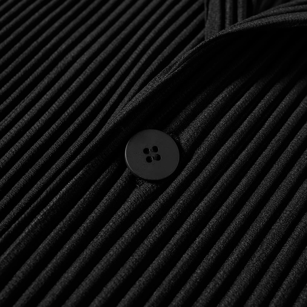 Homme Plissé Issey Miyake Men's Pleated Short Jacket in Black