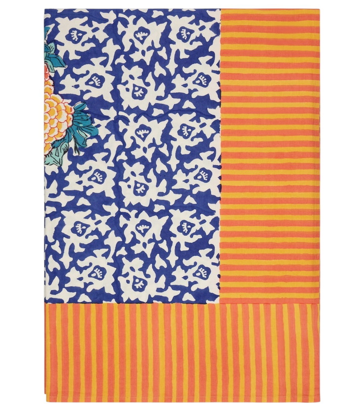 Photo: Lisa Corti Arabesque Corolla cotton tablecloth