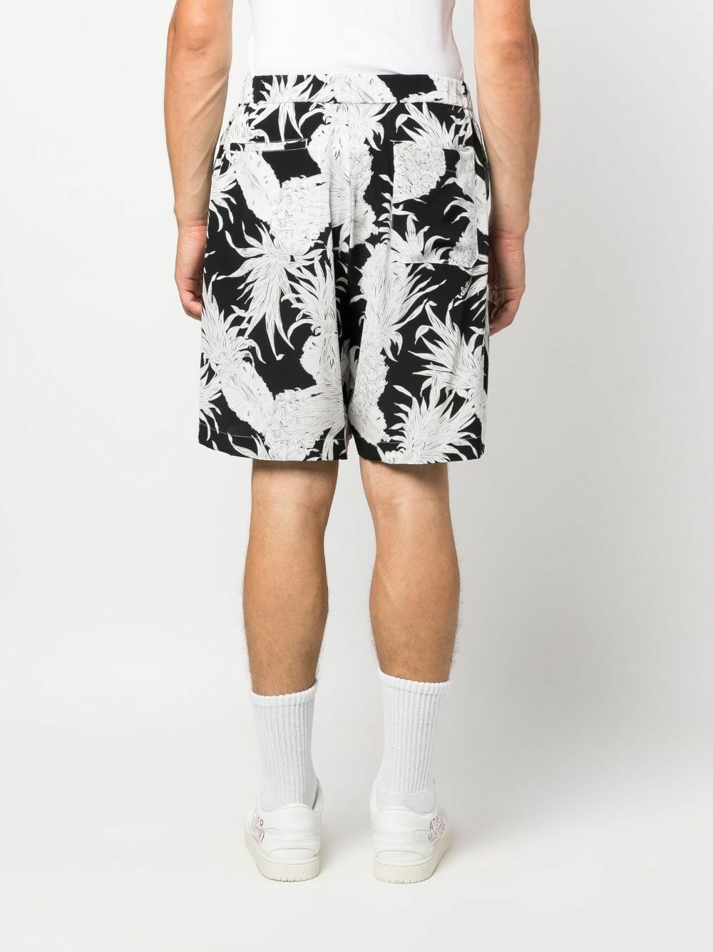 【関税＆送料込み】Valentino Garavani Black And White Short Valentino Garavani - White & Black Leather & Shearling Lined