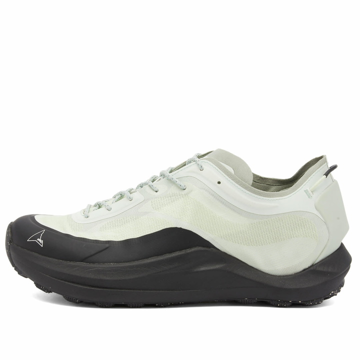 Photo: ROA Men's Sella Nylon Vibram Sneaker in Frosted Mint Black