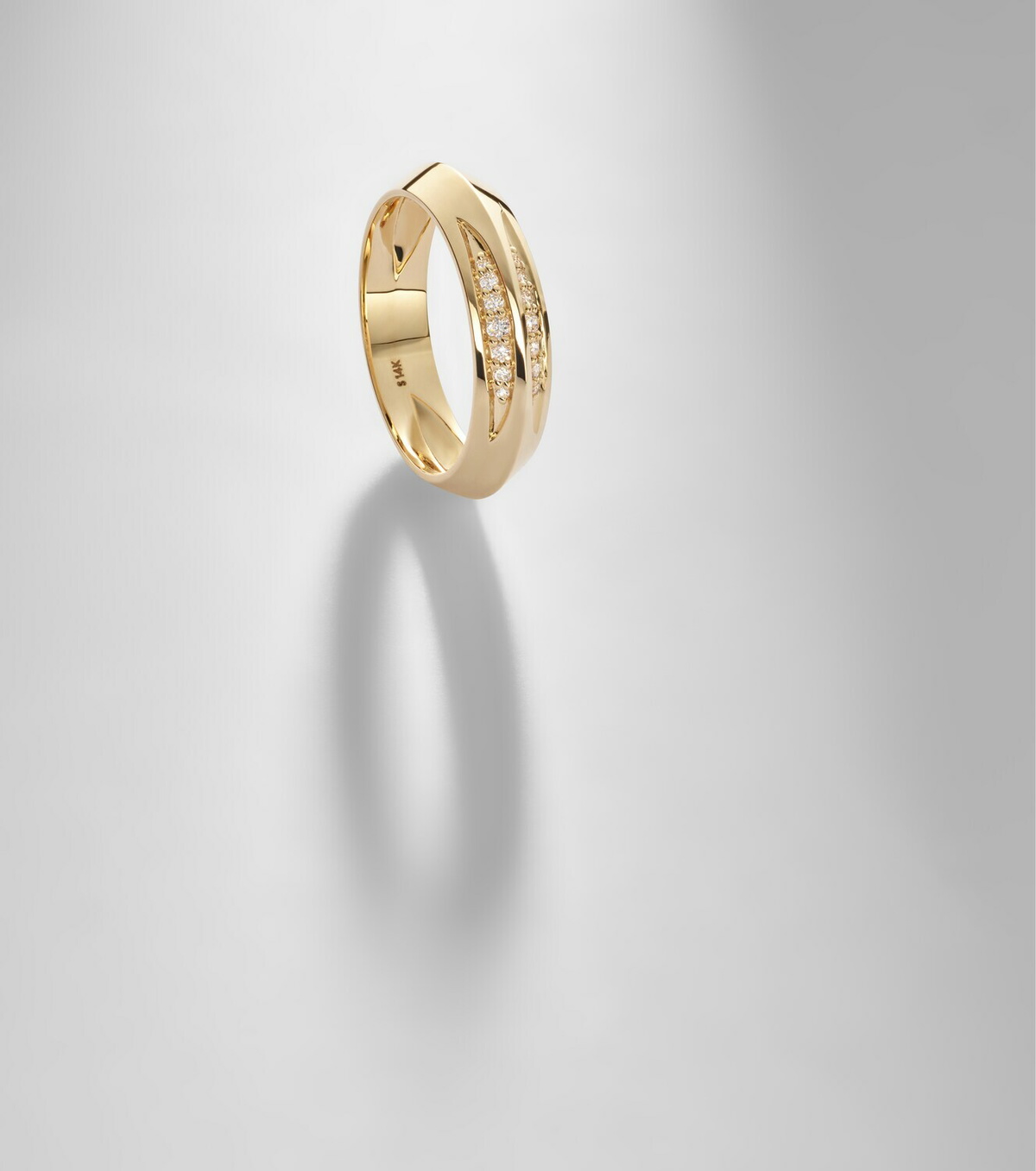 Stone and Strand Knife Edge 14kt gold ring with diamonds
