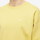 Nike Men's Solo Swoosh Fleece Crew Sweat in Saturn Gold/White