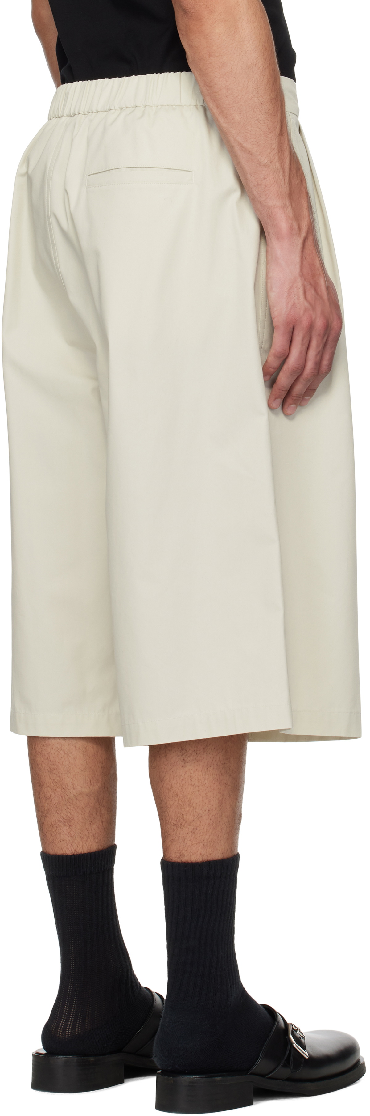 AMOMENTO Off-White Two Tuck Wide Shorts