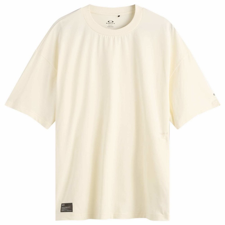 Photo: Oakley Men's FGL Union Pocket T-Shirt 5.0 in Ceramic White
