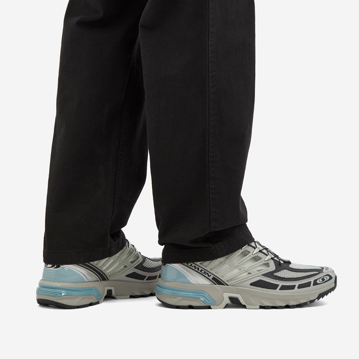 Salomon ACS PRO Sneakers in Metal/Phantom/Arona Salomon
