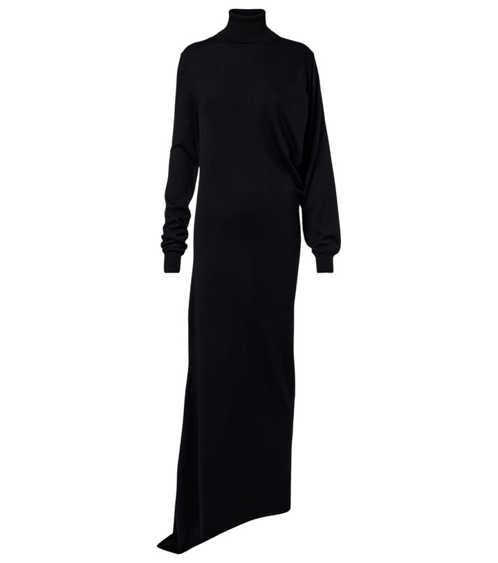 Photo: Magda Butrym Knitted wool gown