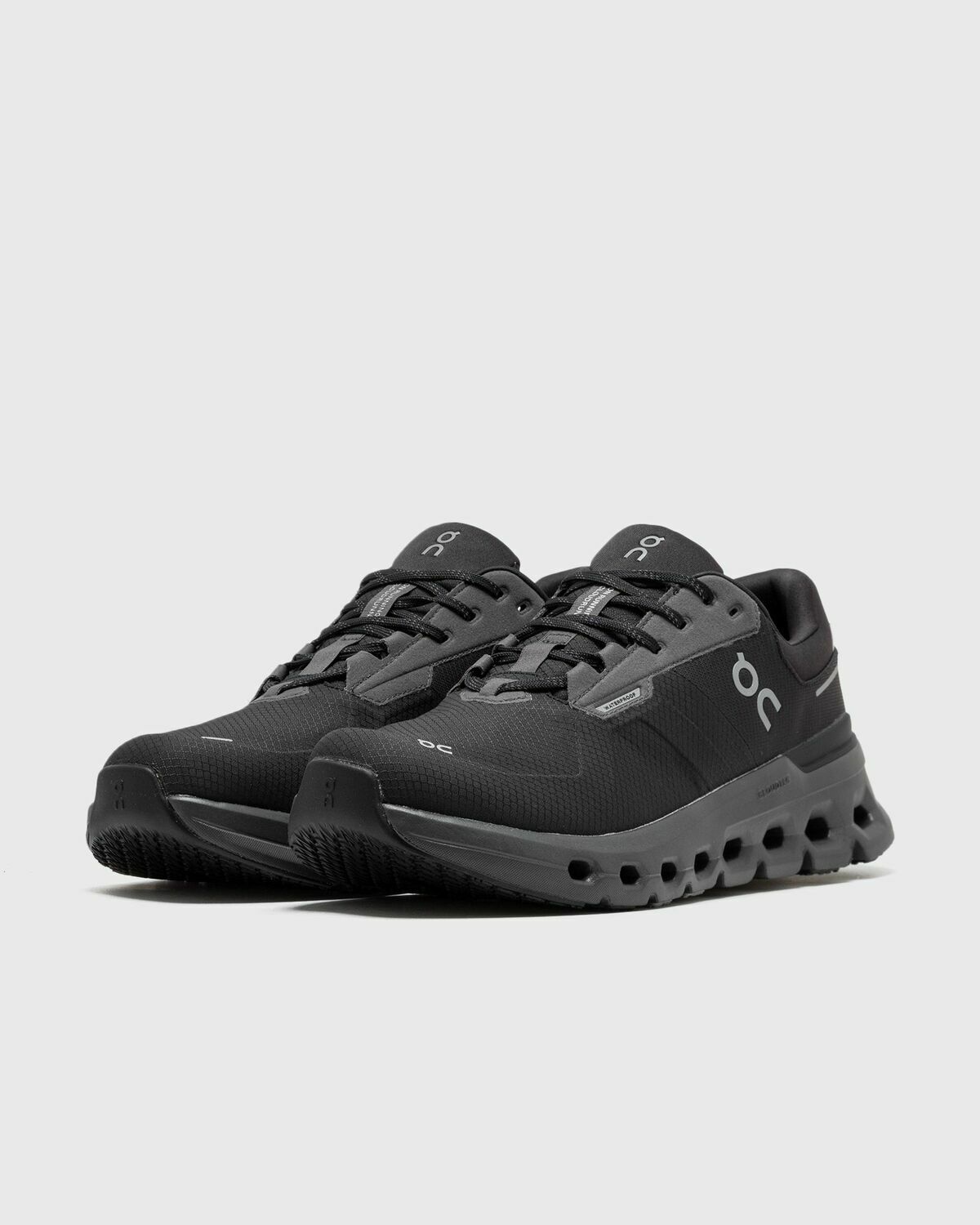 On Cloudrunner 2 Waterproof Black Lowtop/Performance & Sports On