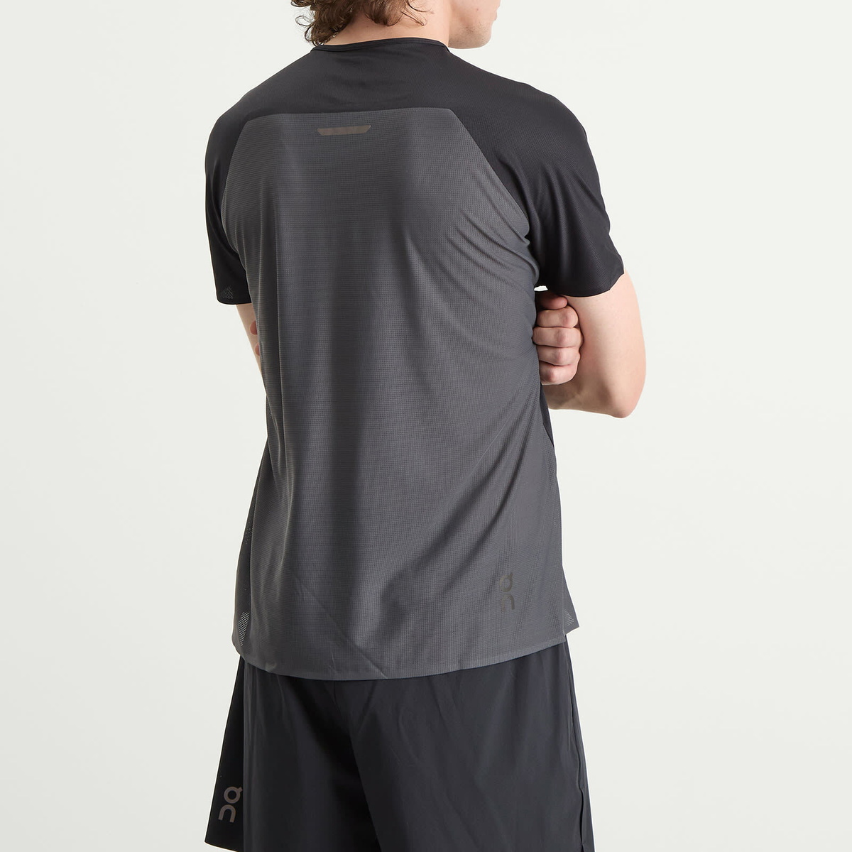 ON Men's Performance T-Shirt in Black/Eclipse