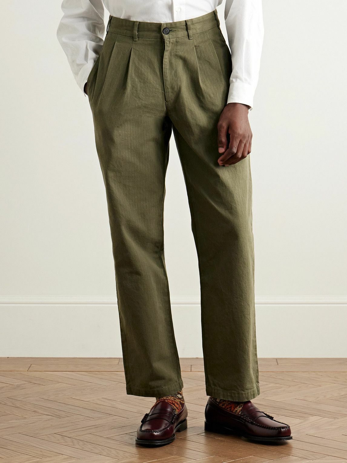 Noah - Straight-Leg Pleated Herringbone Cotton Trousers - Green