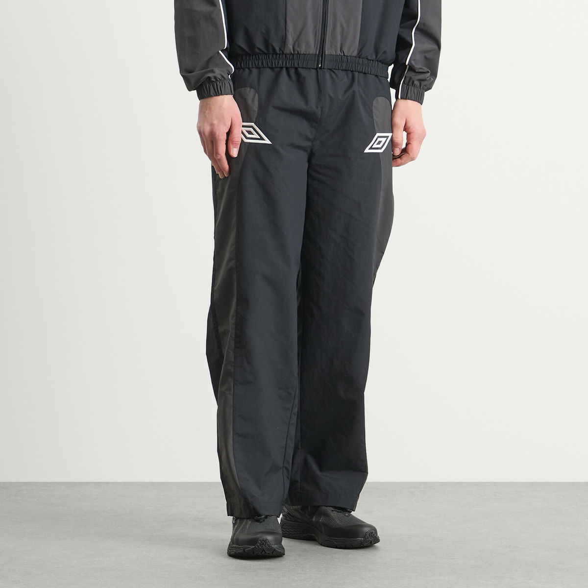 Umbro by Slam Jam Men's Guarding Tracksuit Pant in Black/Charcoal