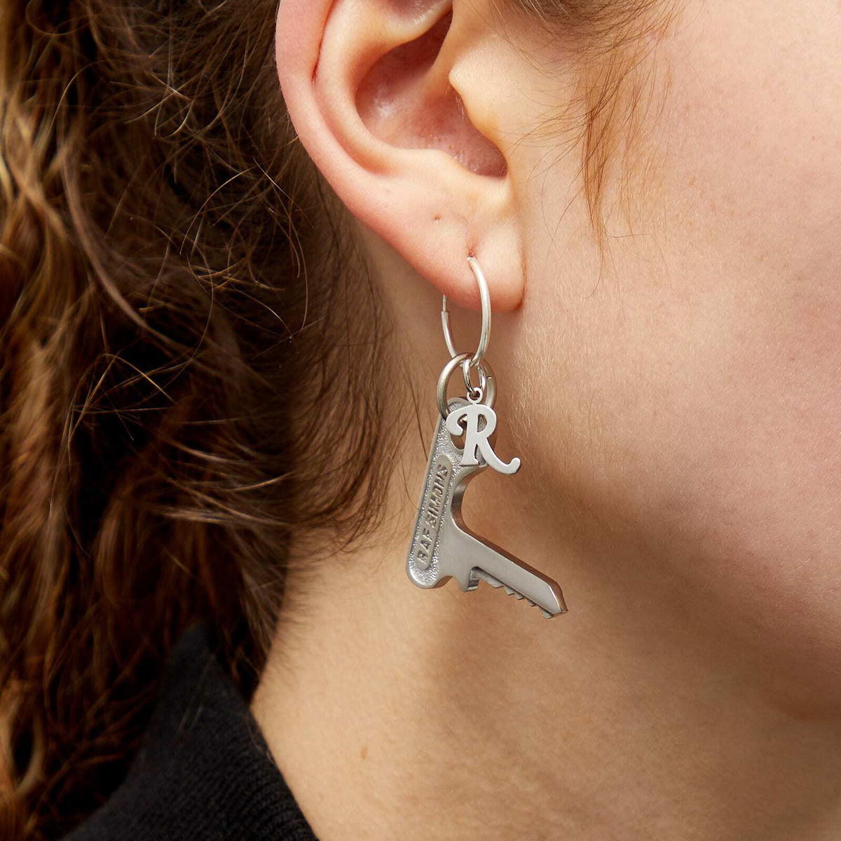 Raf Simons BLUE MONDAY シルバー チャーム Raf Simons Black & Green Double Cherry Charm Keychain | Hypebeast