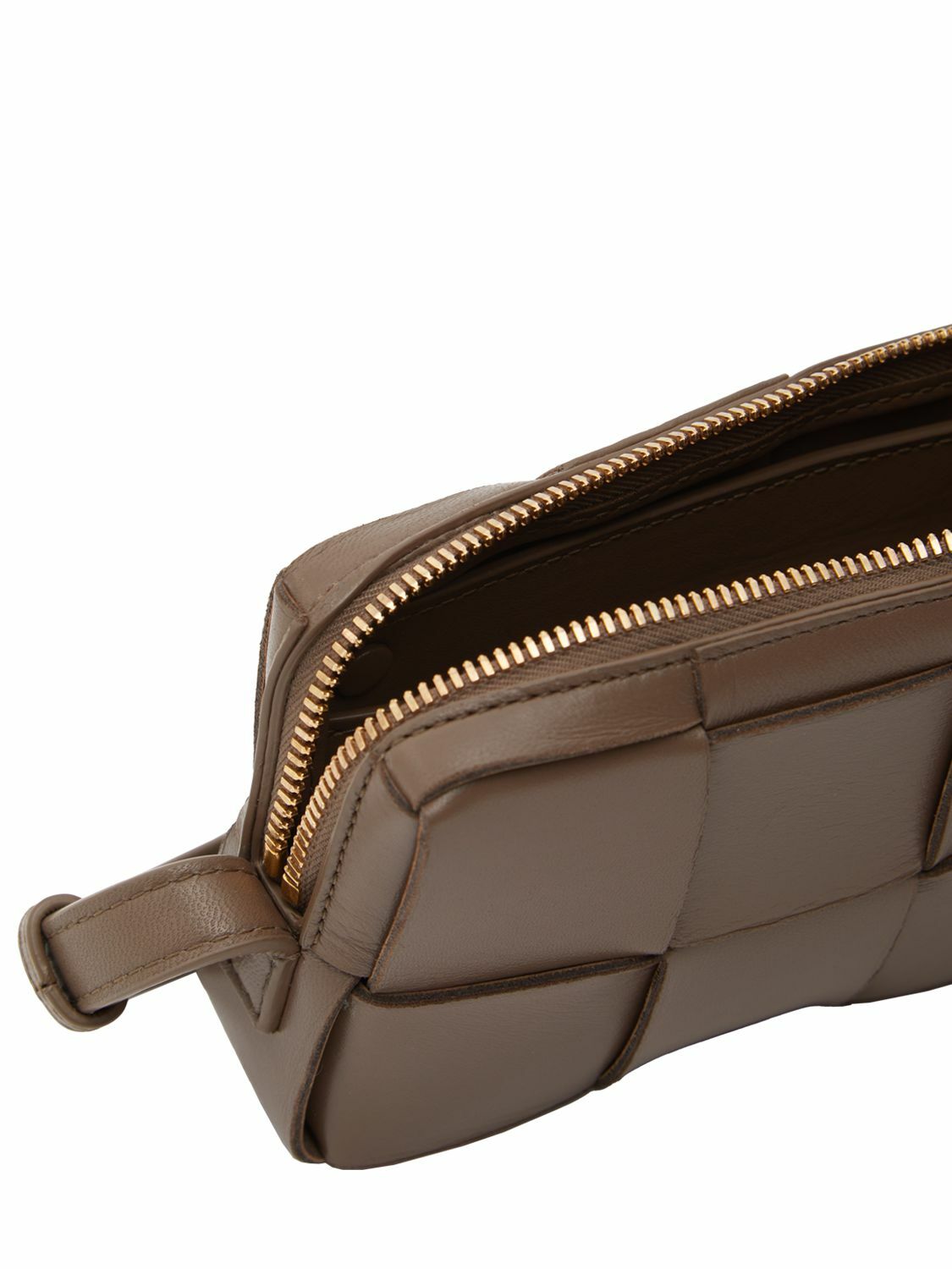 直営店☆BOTTEGA VENETA☆SALE! CASSETTE Phone ポーチバッグ Bottega Veneta Maxi INTRECCIATO Cassette Phone Pouch Calf