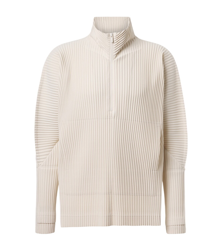 Photo: Homme Plissé Issey Miyake Monthly Colors: March pleated T-shirt