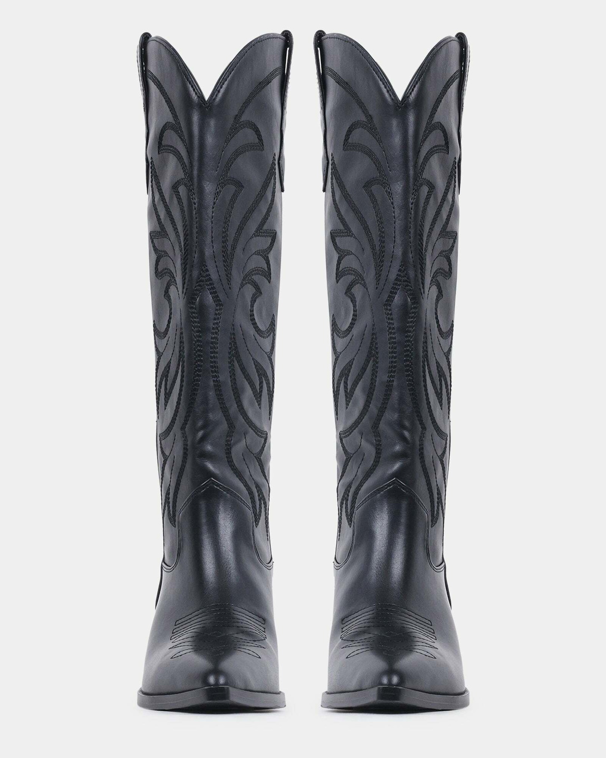 Steve Madden Stablee Boots in Black