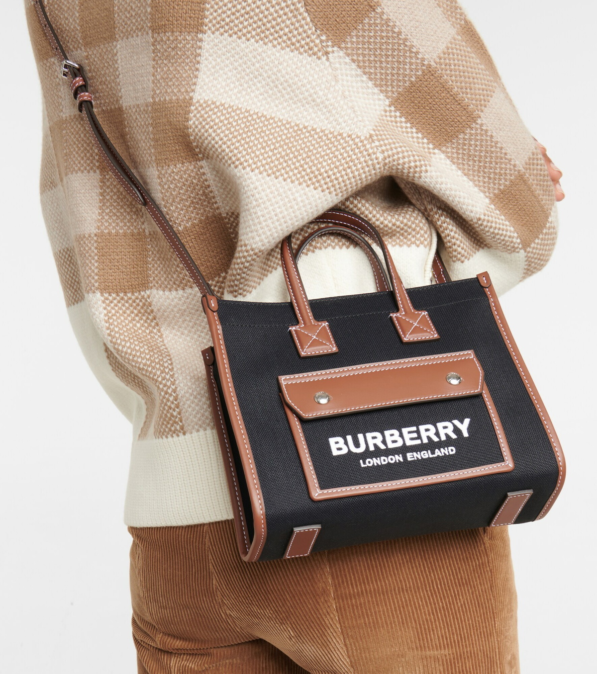 【関税＆送料込み】Burberry Freya Mini Canvas Tote Bag Mini Freya Tote in Natural/tan - Women, Canvas | Burberry