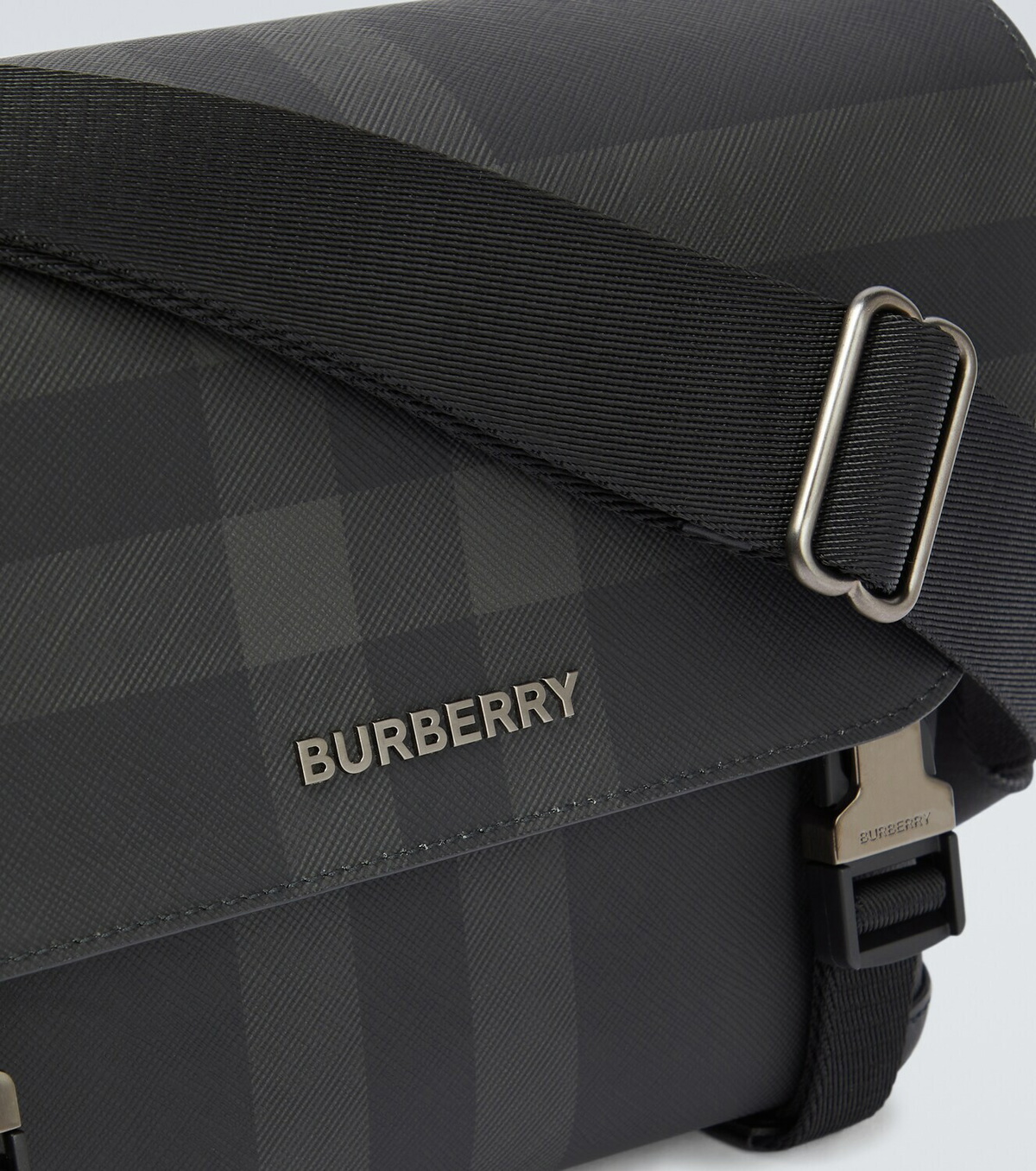 【関税&送料込】Burberry Messenger Bag 20236039_50191737_1000.jpg