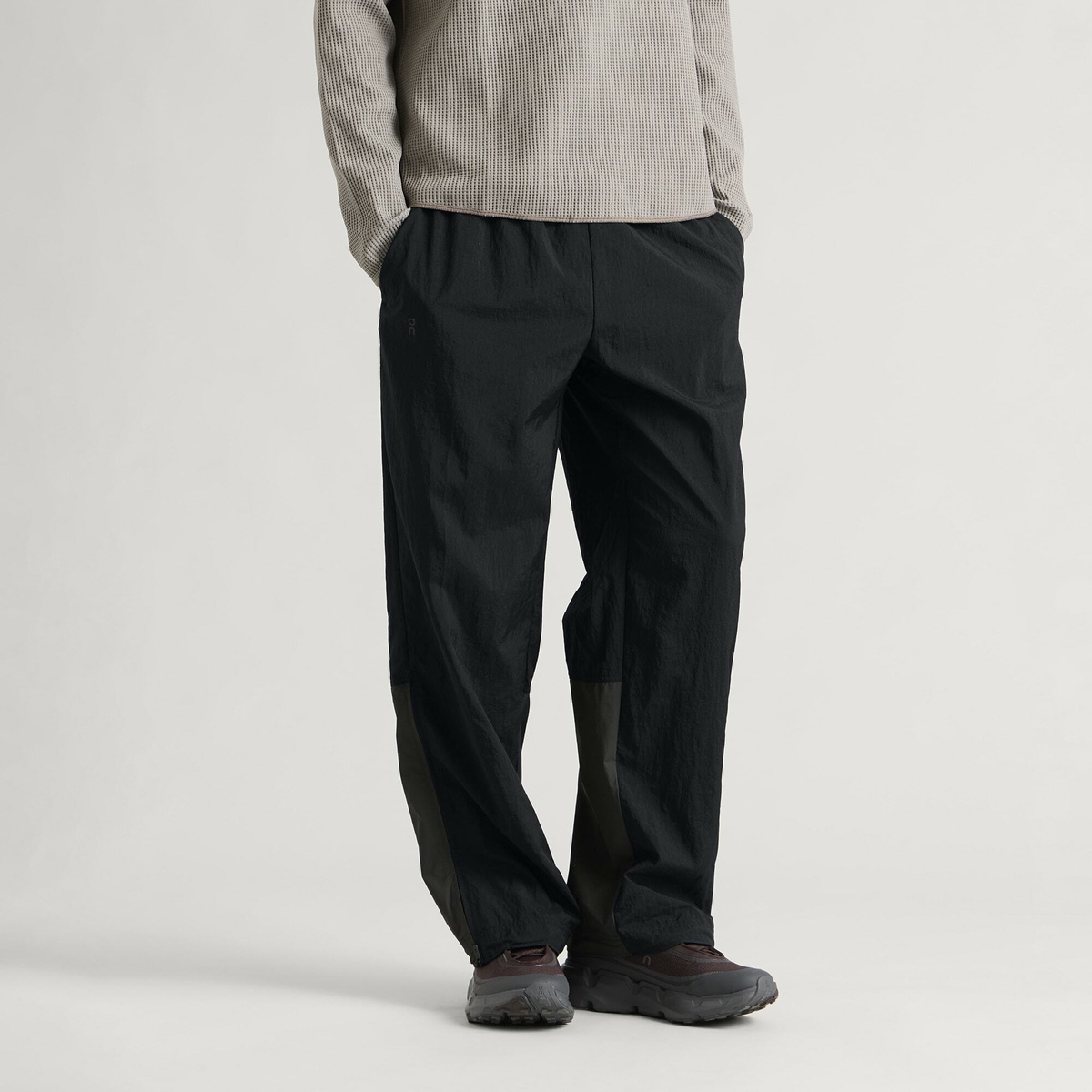 ON Men's All-Day Track Pants in Black/Espresso