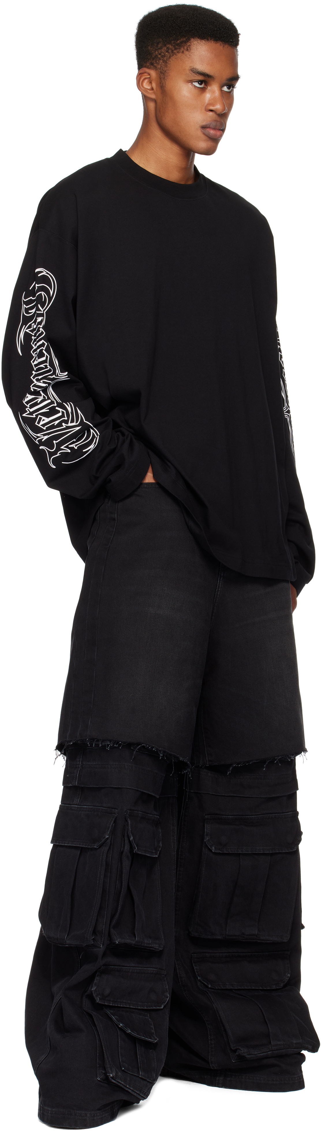 存在感絶大【VETEMENTS】L PRINTED LONGSLEEVE VETEMENTS Black Metal Printed Longsleeve T-shirt Vetements