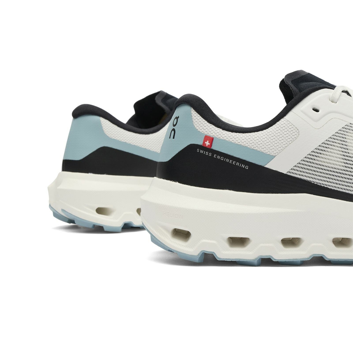 ON Men's Cloudvista 3 Sneaker in Ivory/Wash