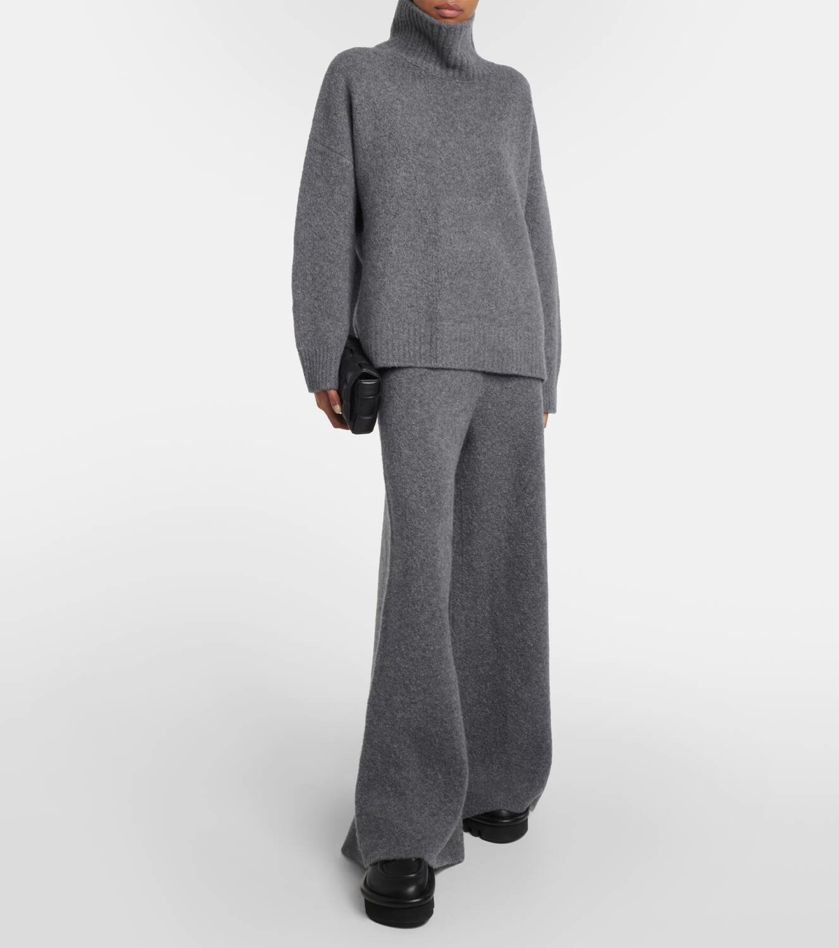 Lisa Yang Elwinn cashmere turtleneck sweater Lisa Yang