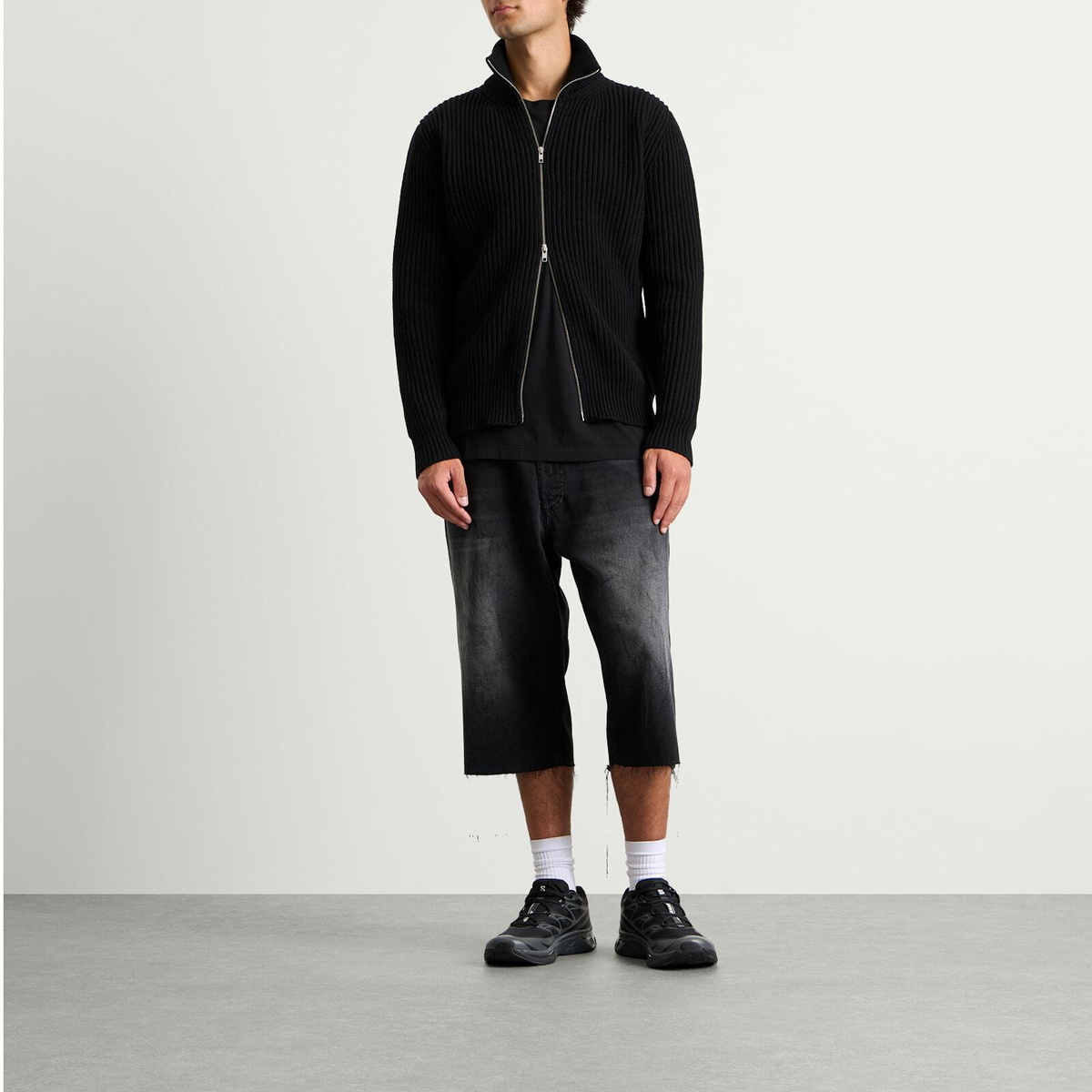 MM6 Maison Margiela Men's Zip Through Jumper in Black
