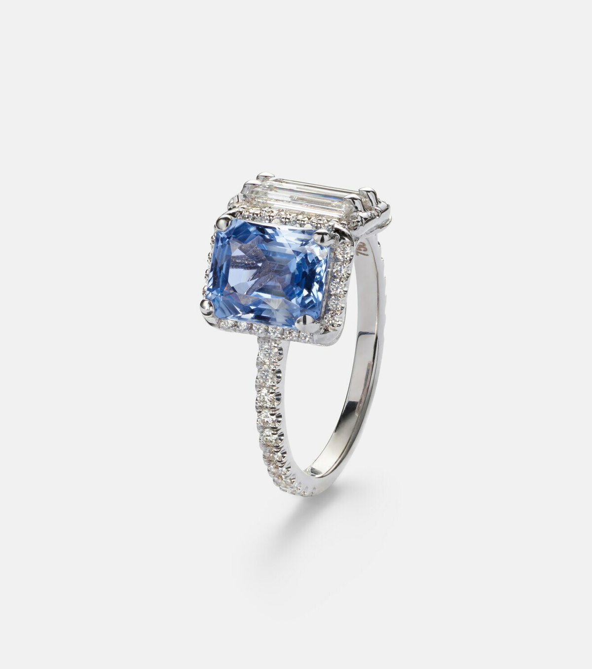 Suzanne Kalan 18kt white gold (750/1000) ring with diamonds and sapphire