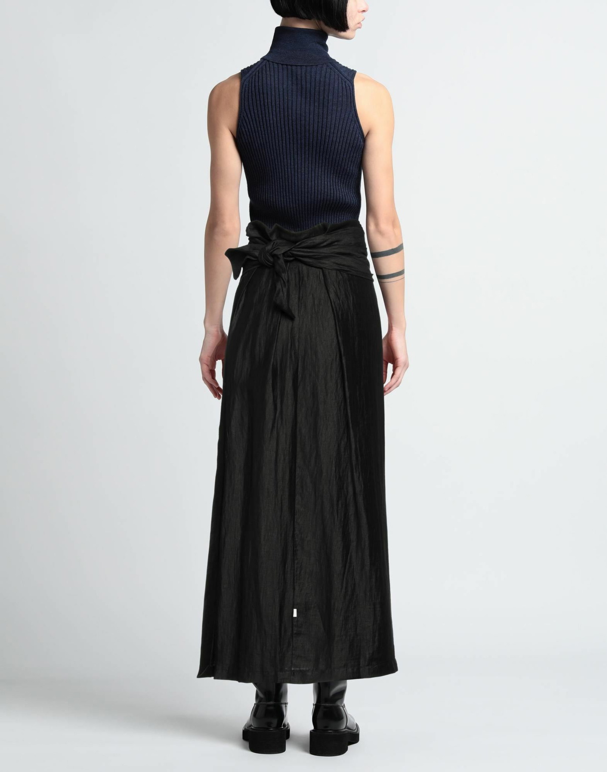 Jijil Womens Maxi skirt in Black