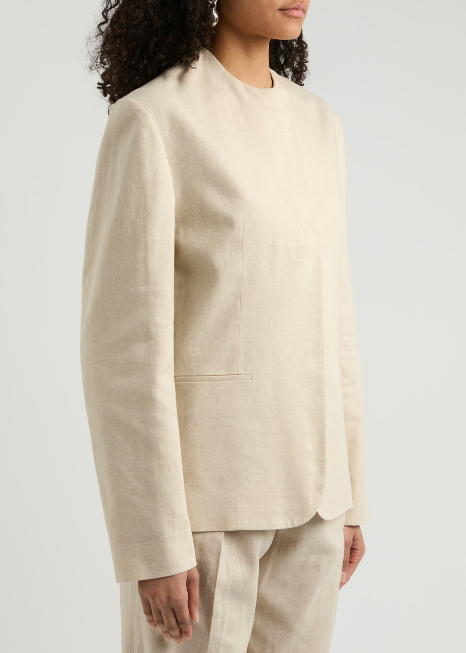 16 Arlington Erra Woven Jacket Cream