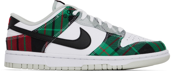 Photo: Nike White & Green Dunk Low Sneakers