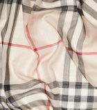 Burberry Wool and silk scarf