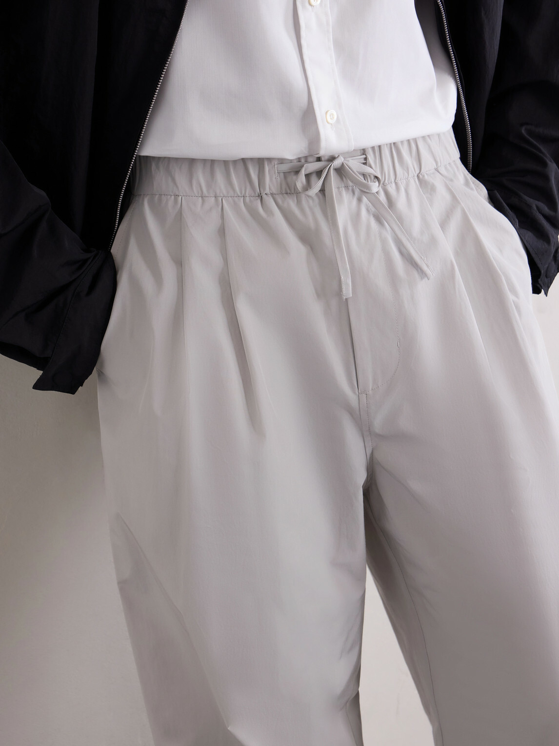 Amomento - Drawstring Straight-Leg Woven Trousers - Gray
