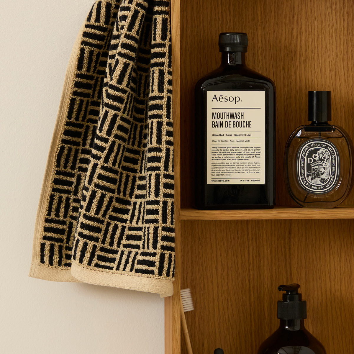 Baina Torrens Hand Towel in Sand/Noir 