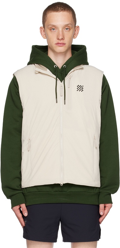 Photo: Manors Golf Off-White Course Vest