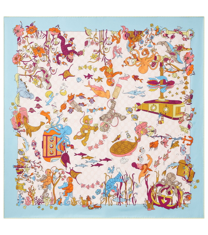 Photo: Gucci GG printed silk twill scarf