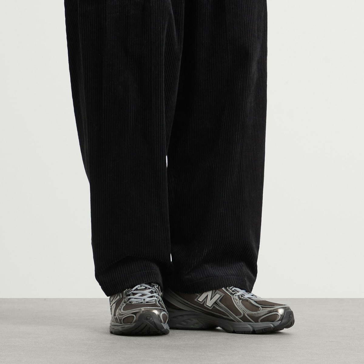 New Balance 740 Sneaker in Black Metallic/Castlerock Pfp