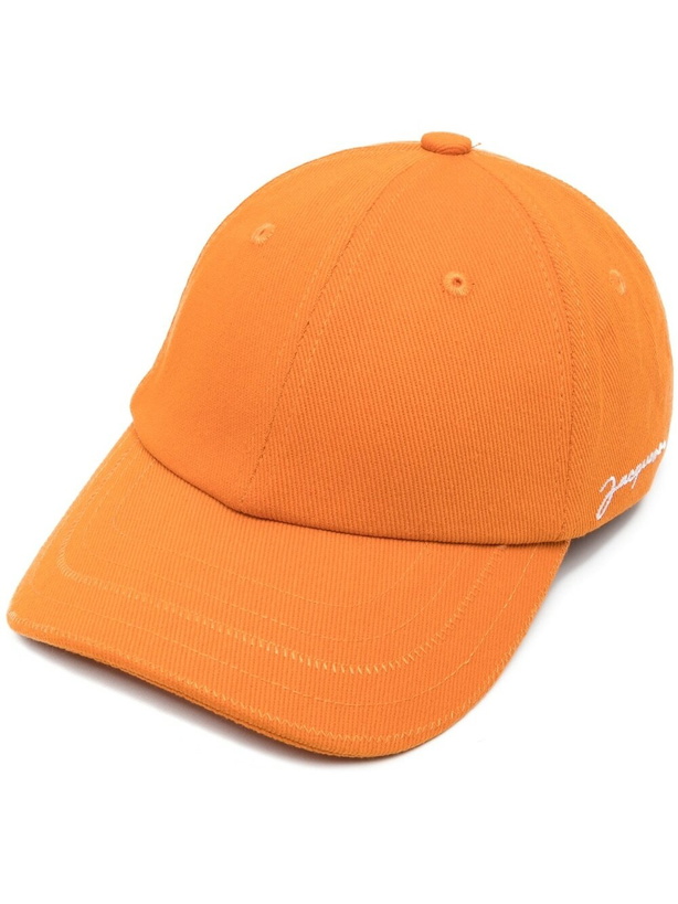 Photo: JACQUEMUS - La Casquette Jacquemus