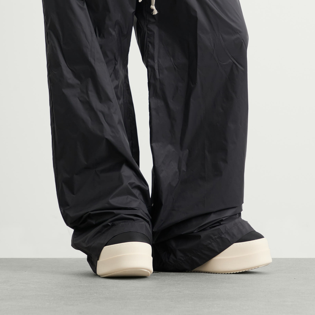 Rick Owens DRKSHDW Women's Mega Bumper Low Lunar Boots in Black/Milk