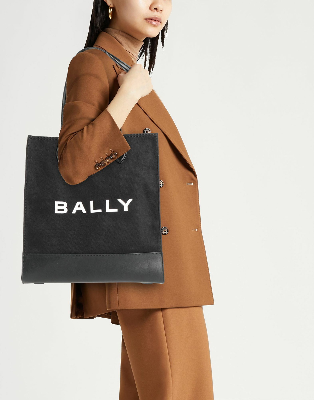 Bally Womens Shoulder bag in Black