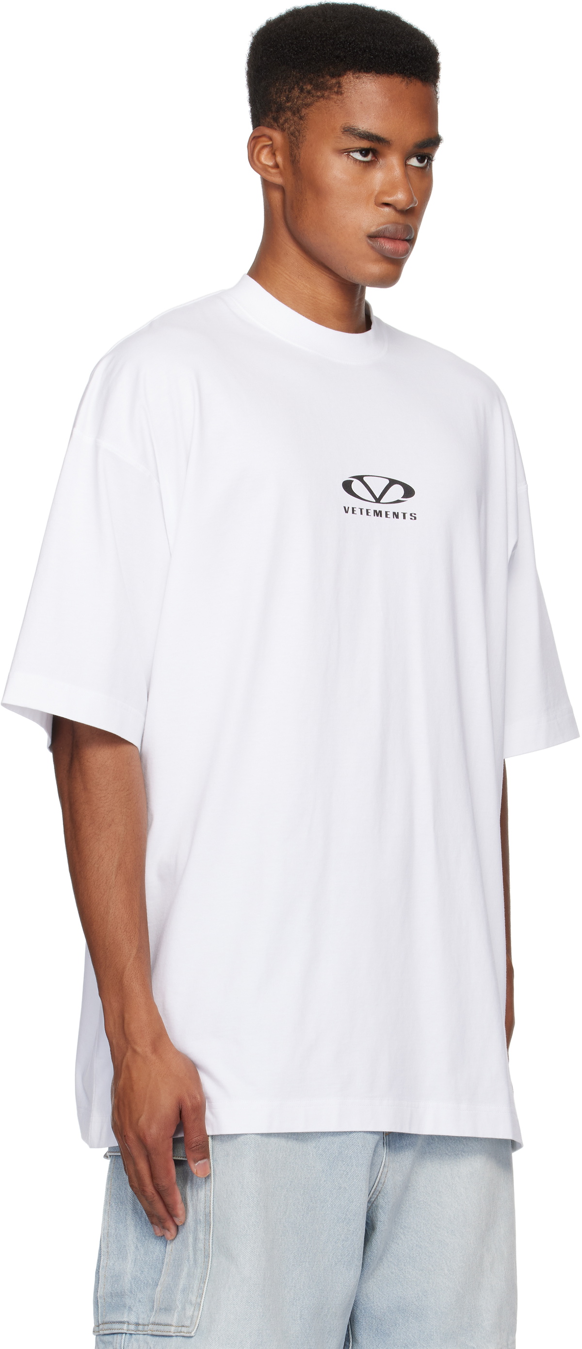 VETEMENTS White Oval Logo Oversized T-shirt Vetements VETEMENTS White Oval Logo Oversized T-shirt Vetements