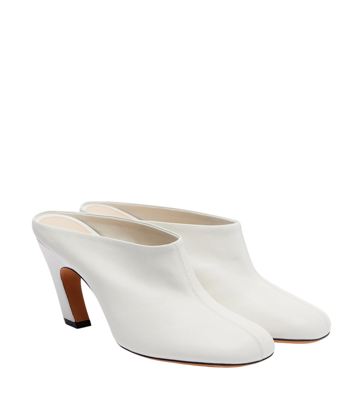 Photo: Le Monde Béryl Mica leather mules