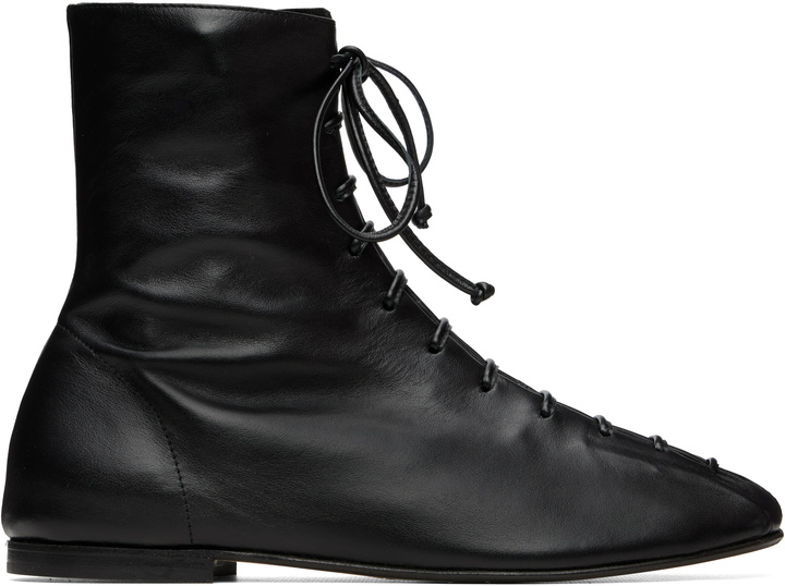 Photo: HEREU Black Plegada Boots