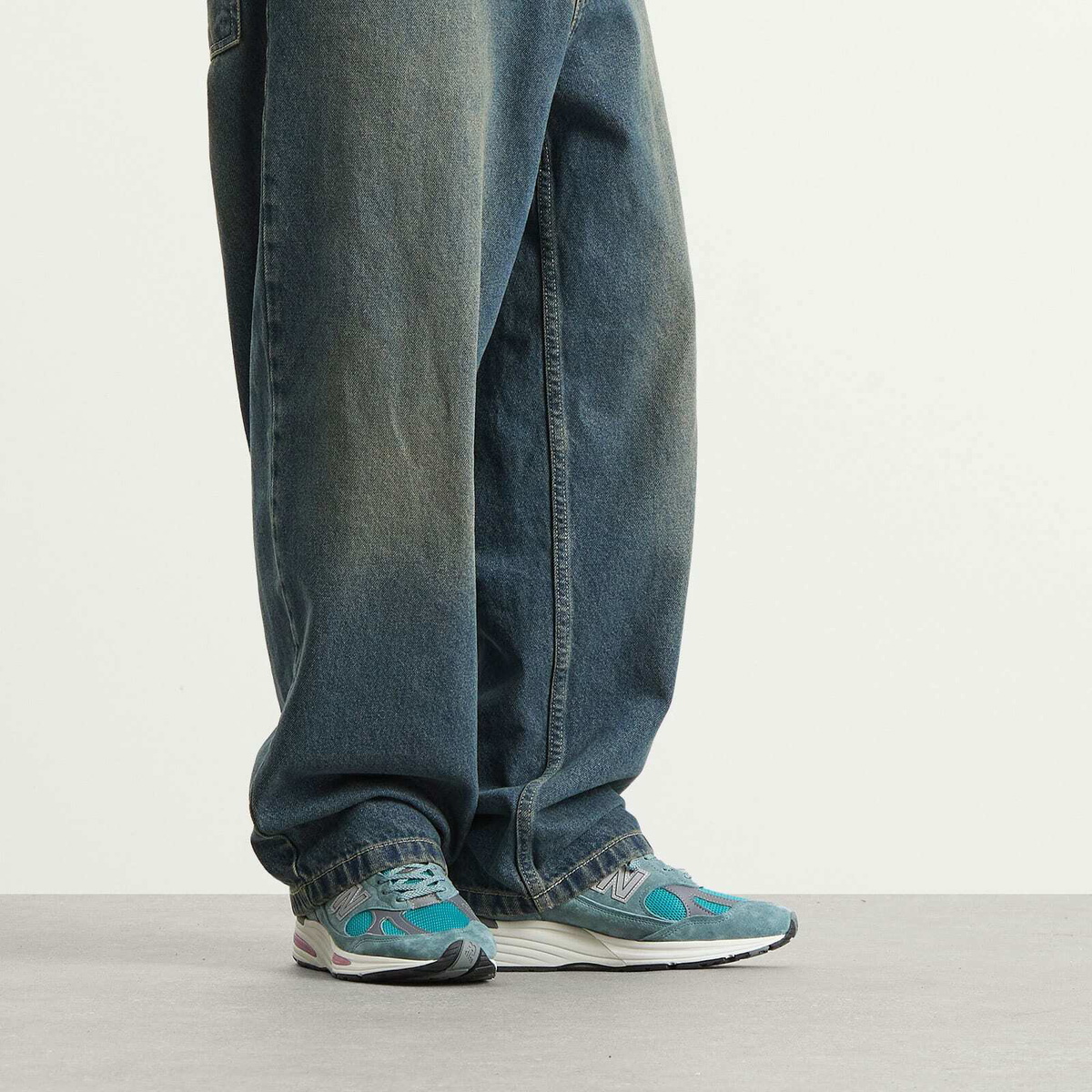 New Balance 991v2 Sneaker in Porcelain Green/Trooper/Silver