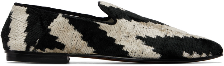 Photo: TOM FORD Black & Off-White Jacquard Velvet Steven Loafers