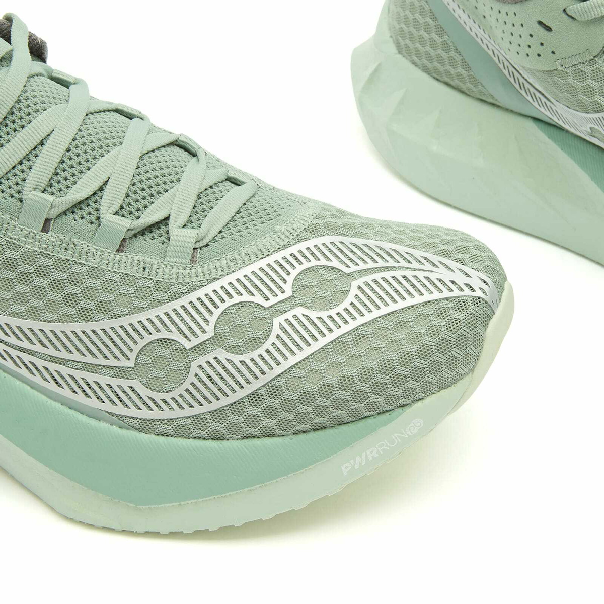 Saucony Men's Endorphin Pro 4 Sneaker in Iceberg/Carbon