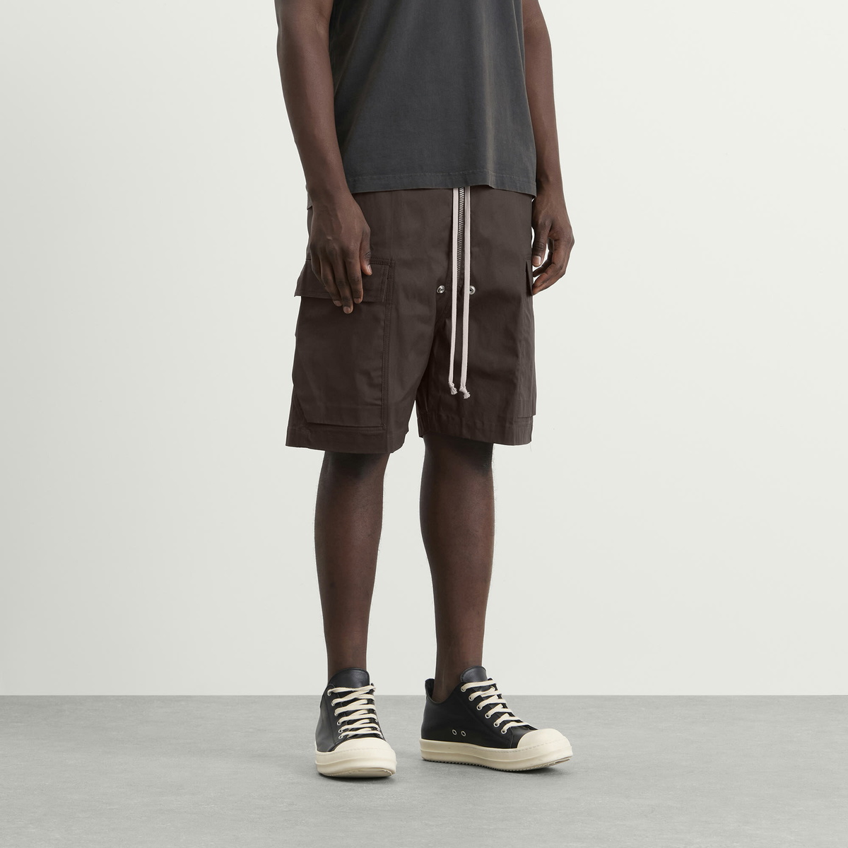 Rick Owens Men's Cargobela Shorts in Drk Dust