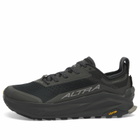 Altra Men's Olympus 6 Sneaker in Black/Black