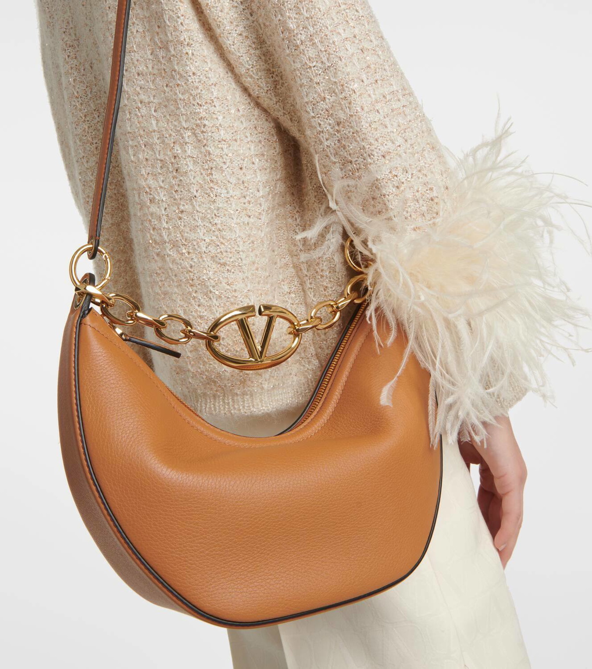 ショルダーバッグ・ポシェット VALENTINO Brown leather medium VLogo Moon shoulder bag Small Vlogo Moon Hobo Bag In Grainy Calfskin With Chain for