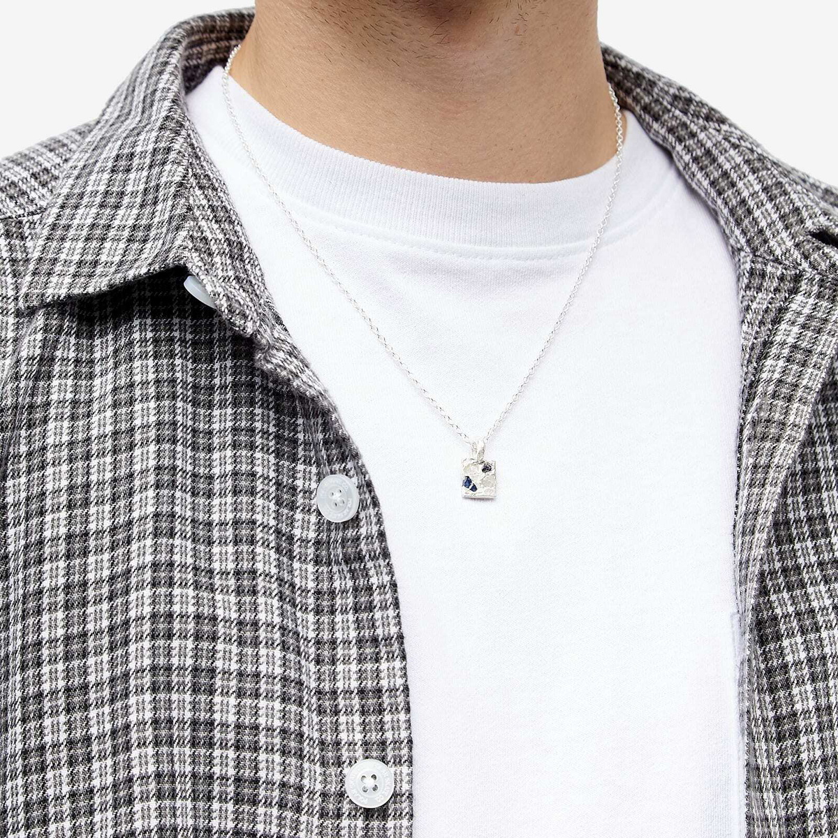 【関税込み】The Ouze シルバー Foursquare Sapphire ネックレス The Ouze Men's Raw Sapphire Square Necklace in Silver