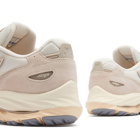Mizuno WAVE RIDER β Sneakers in White Sand/Ultimate Grey