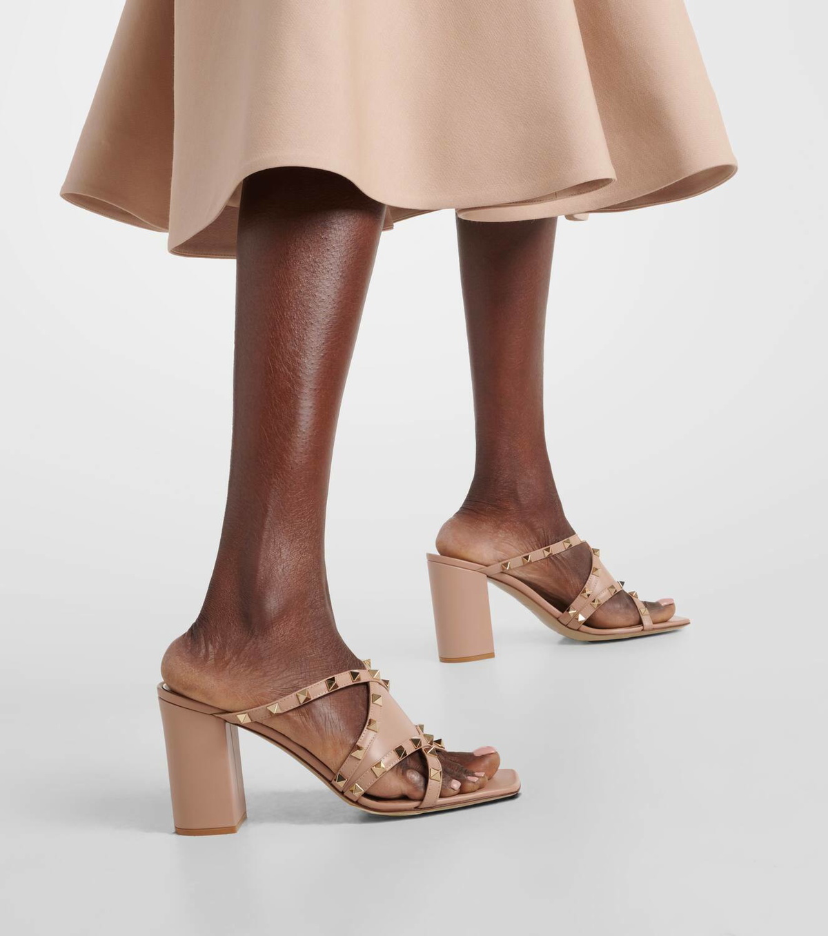 VALENTINO GARAVANI Rockstud パテントレザー ミュール Valentino Garavani Rockstud Wispy Calfskin Mules 60MM | Saks